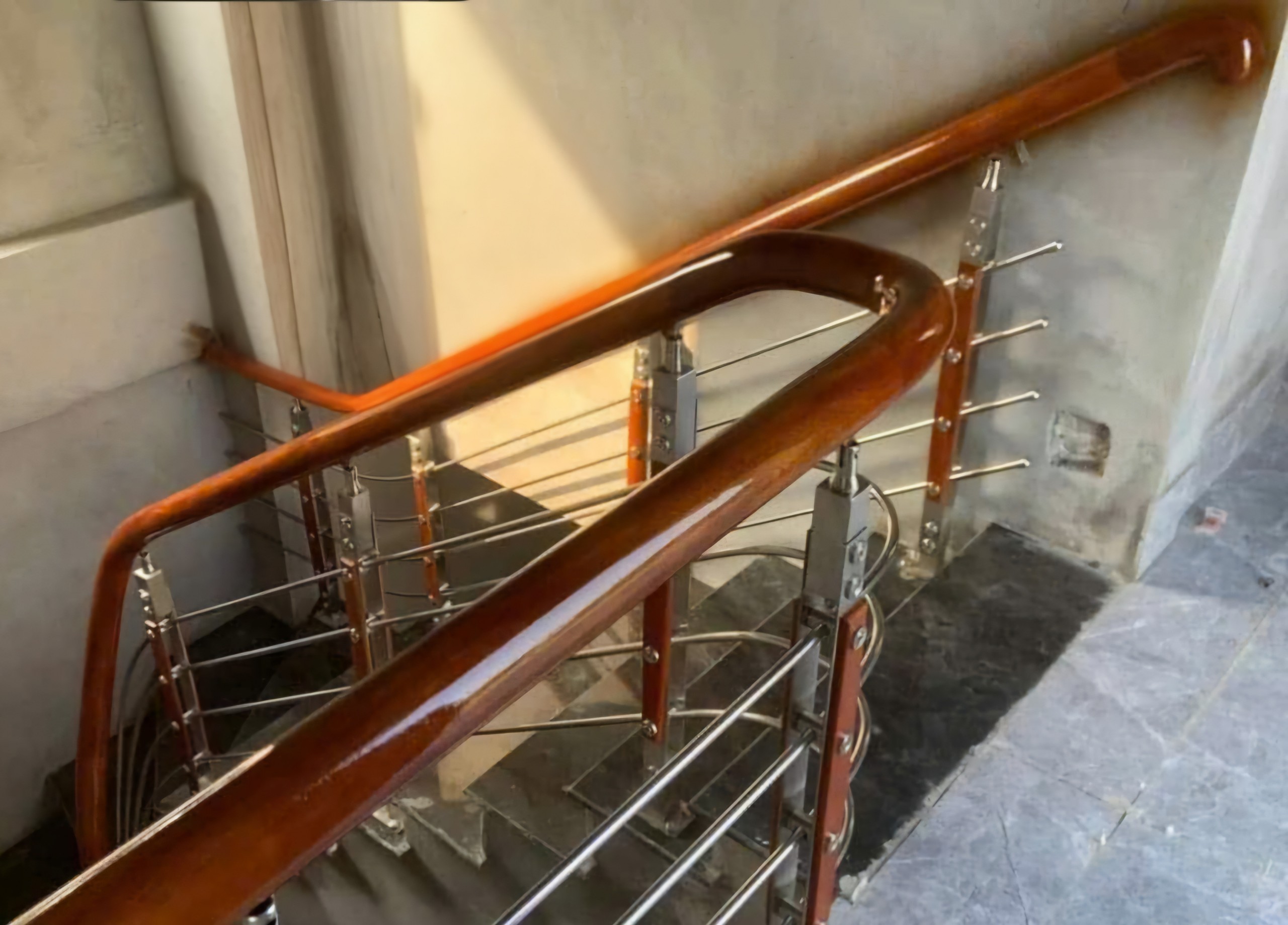 Cho thuê Nhà hàng, VP, KD, Lê Thanh Nghị, 102m2x 4T vỉa hè 30 Tr