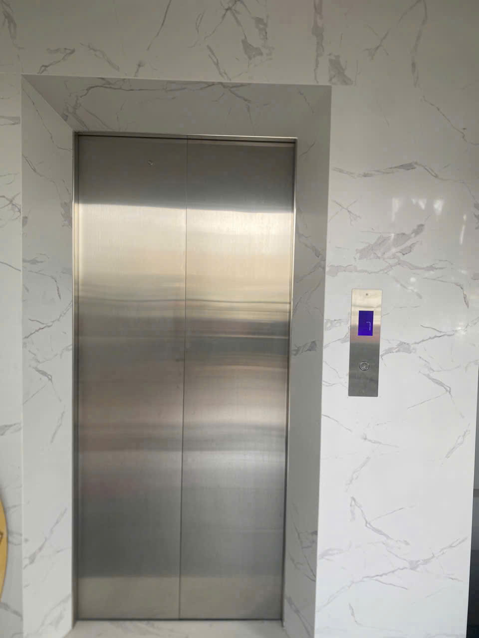 Mình cho thuê nhà mới, căn góc, 111m2_ 5T; vỉa hè, Tôn Đức Thắng-35 Tr