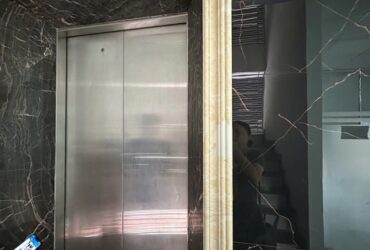 Cho thuê nhà mới, căn góc, thang máy, 121m2_ 5T; vỉa hè, Thái Hà-49 Tr