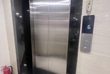 Cho thuê nhà mới, lô góc, Hoàng Cầu, thang máy; vỉa hè 120m2* 4T- 48 Tr
