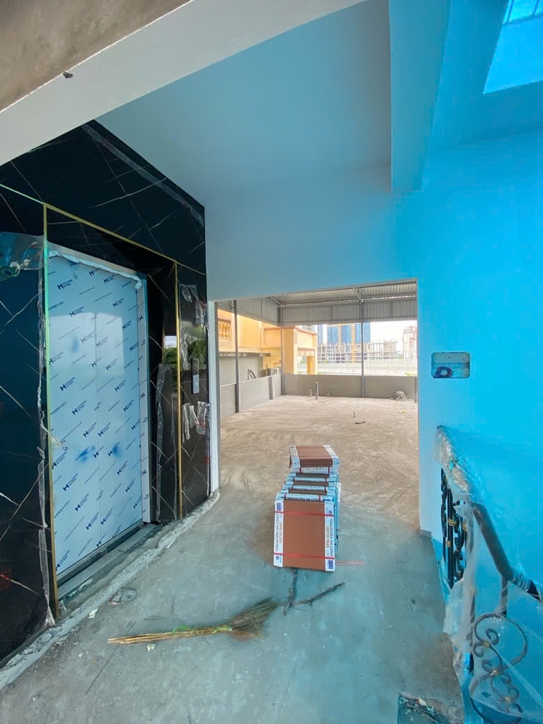 Mình cho thuê nhà lô góc, mới, 104m2_ 5T; vỉa hè, Nam Trung Yên-34 Tr