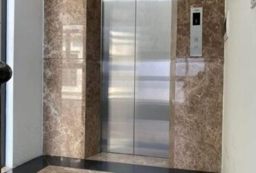 Nhà tôi cho thuê nhà hai cửa đi, mới, 98m2_ 4T; vỉa hè, Duy Tân-30 Tr