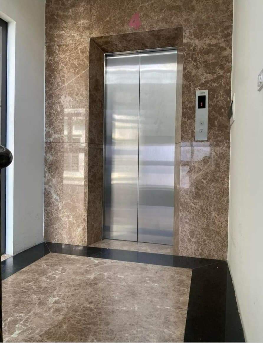 Nhà tôi cho thuê nhà hai cửa đi, mới, 98m2_ 4T; vỉa hè, Duy Tân-30 Tr