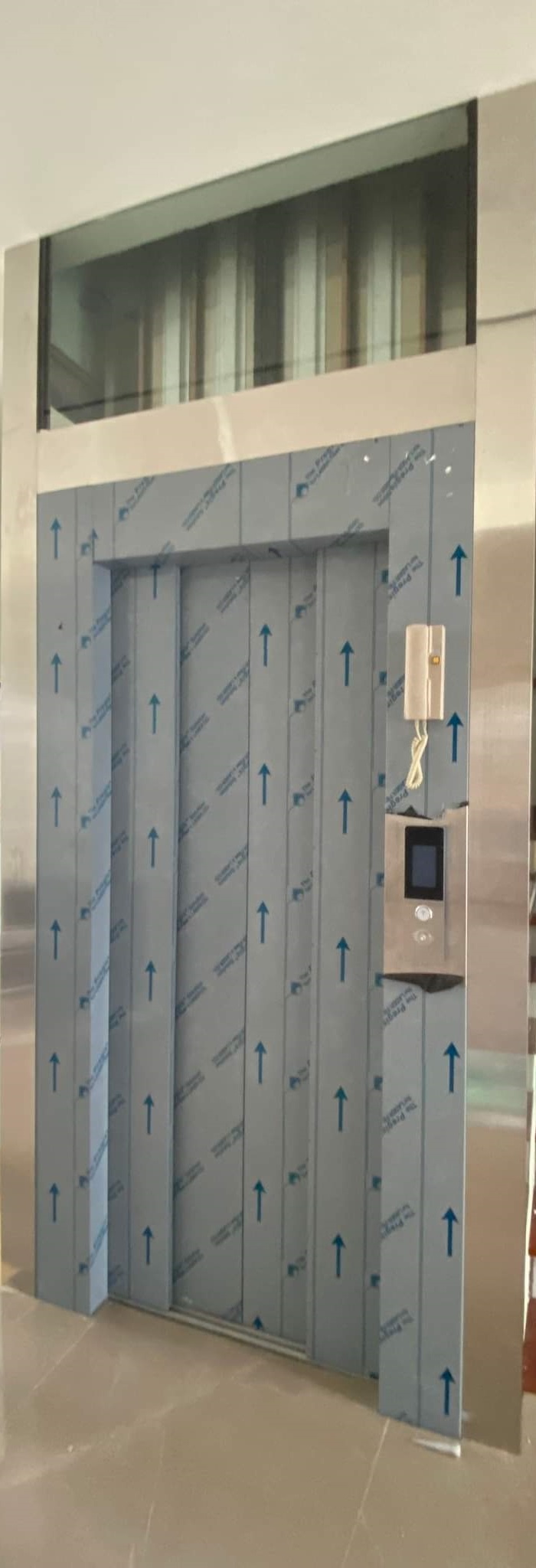 Cho thuê Nhà VP, Nhà Hàng, KD, Hoàng Cầu, 102m2x 5T vỉa hè 31 Tr