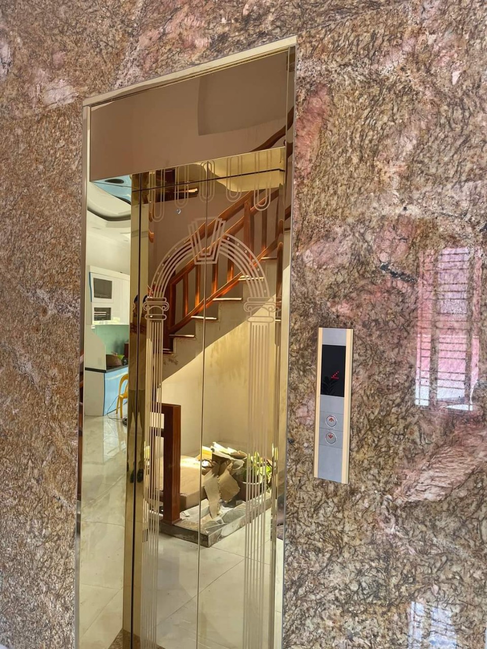 Nhà mình cho thuê nhà lô góc, mới, Mai Hắc Đế; vỉa hè 115m2* 5T- 46 Tr