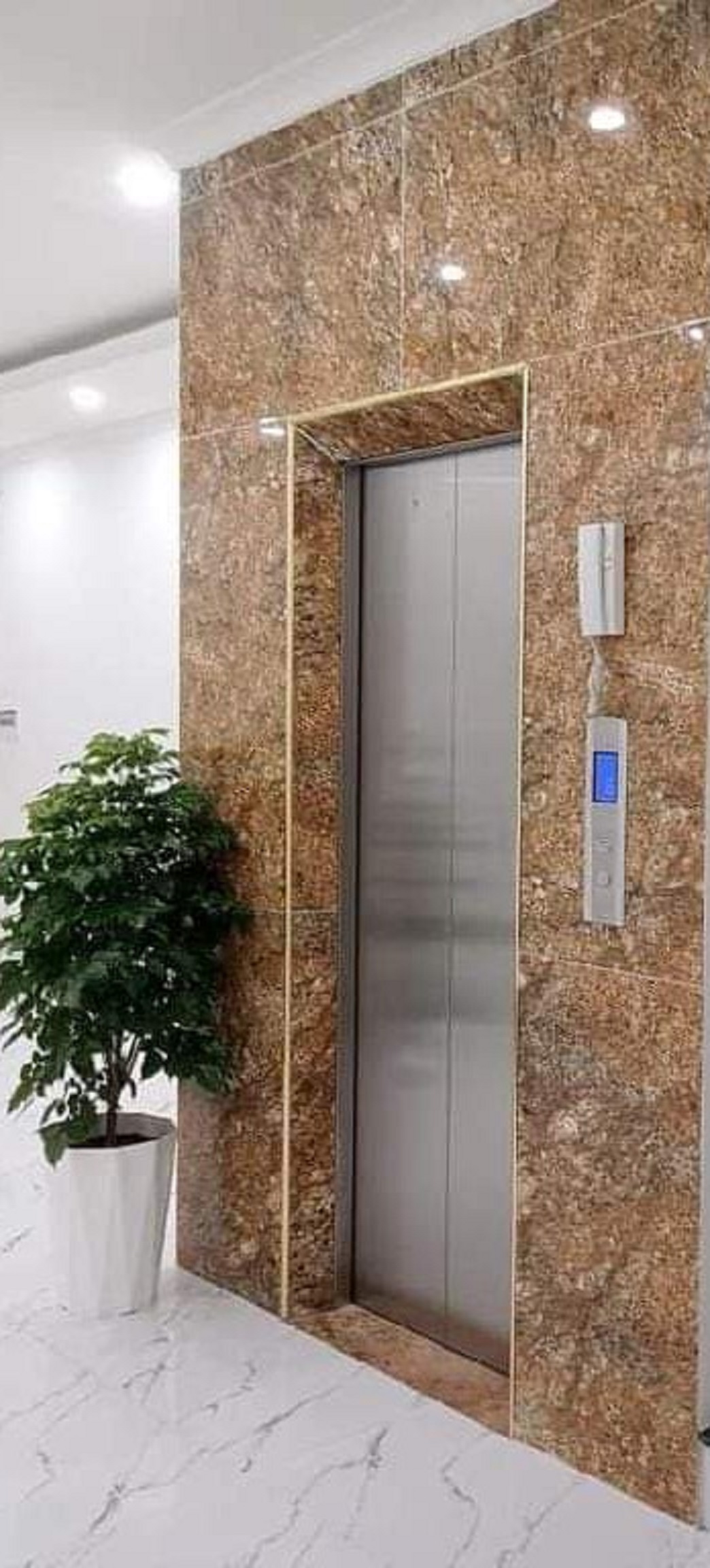 Cho thuê nhà mới, hai mặt tiền, Phương Liệt, 110m2x 4T vỉa hè 30 Tr