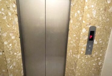 Cho thuê nhà hai cửa đi, Đào Tấn, thang máy; vỉa hè 120m2* 4T- 48 Tr