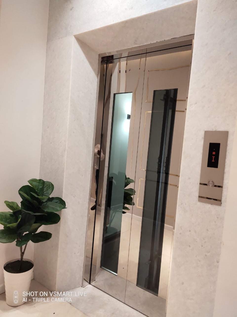 Tôi cho thuê nhà lô góc, mới ,vỉa hè, 119m2- 5T, Nguyễn Thị Định_44 Tr