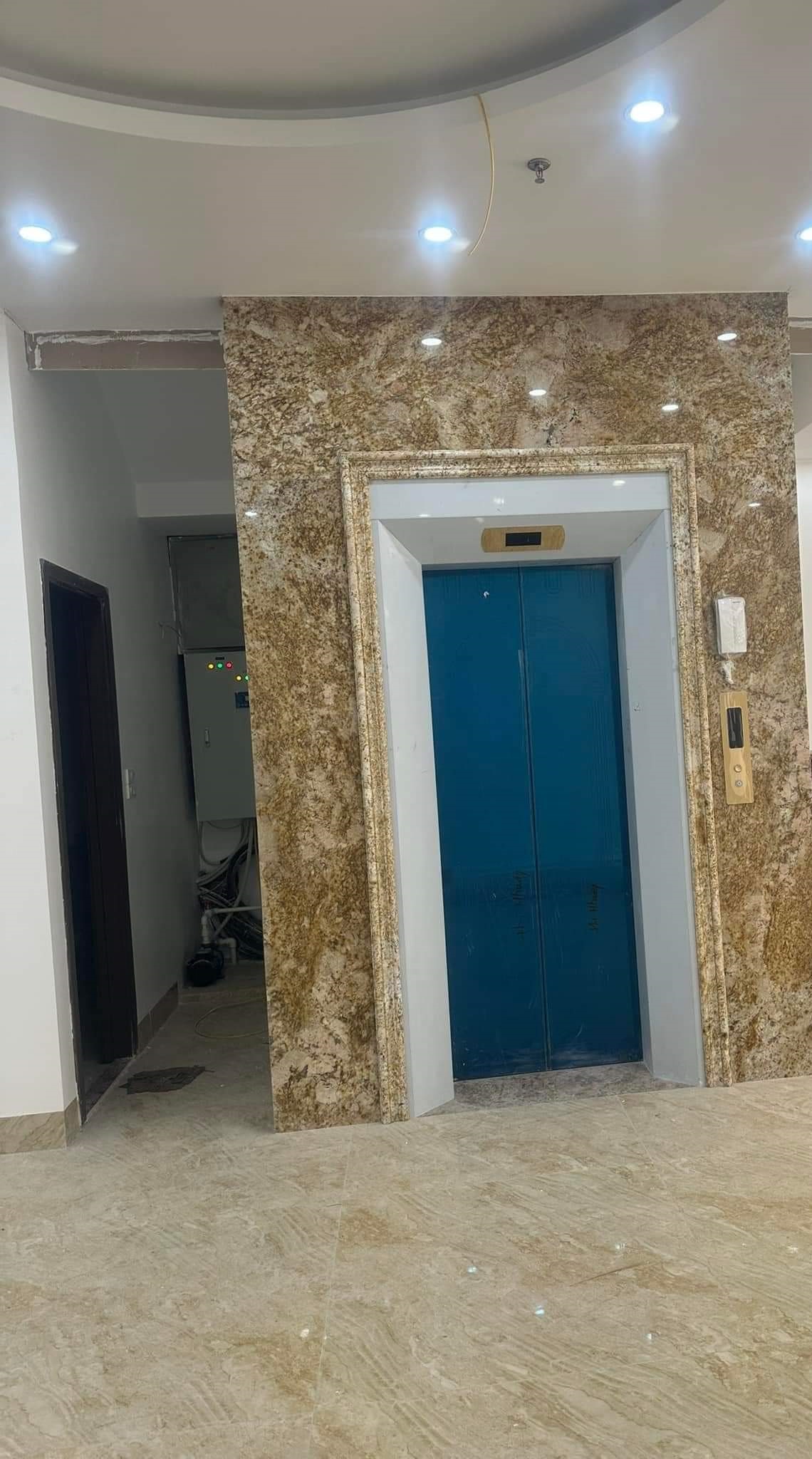 Cho thuê nhà mới, căn góc, Phạm Ngọc Thạch, 105m2x 5T vỉa hè 32 Tr