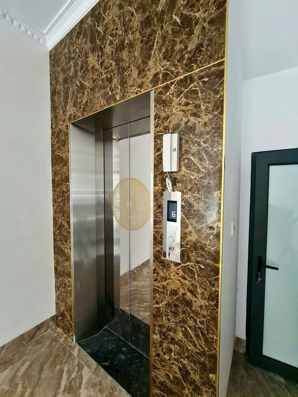 Tôi cho thuê nhà hai mặt tiền,mới ,vỉa hè, 106m2- 5T, Thành Công_28 Tr