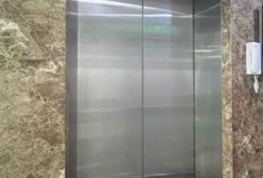 Cho thuê nhà mới, hai cửa đi ,vỉa hè, 105m2- 5T, Hoàng Văn Thái_33 Tr