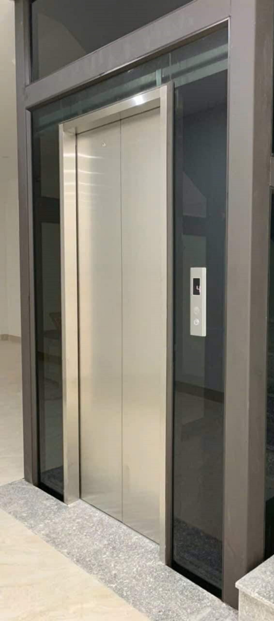 Nhà tôi cho thuê nhà hai cửa đi, mới, 99m2_ 4T; vỉa hè, Duy Tân-30 Tr