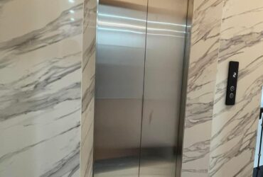 Cho thuê nhà hai cửa đi, mới, thang máy, 103m2_ 4T; vỉa hè, Lò Đúc-32 Tr