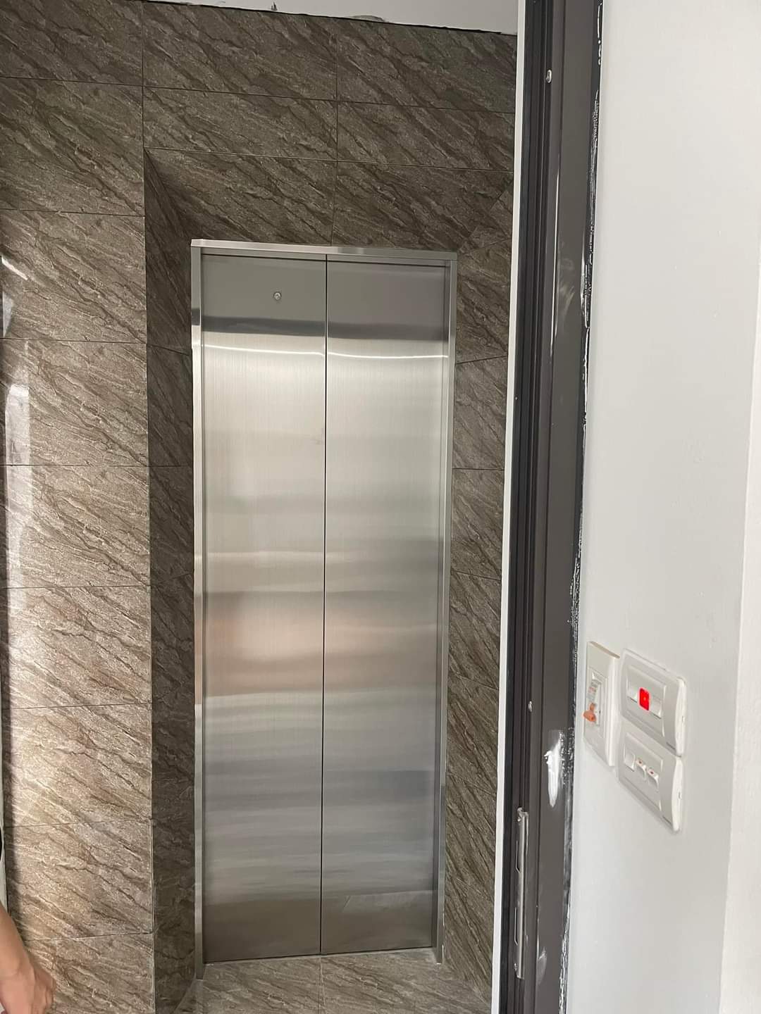 Cho thuê Nhà VP, Nhà Hàng, KD, Lương Đình Của, 109m2x 4T vỉa hè 30 Tr