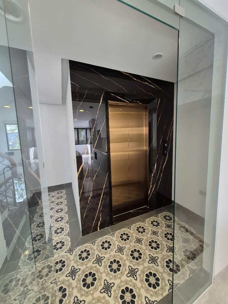 Mình Cho thuê nhà mới, căn góc, Tôn Đức Thắng; vỉa hè 109m2* 5T- 30 Tr