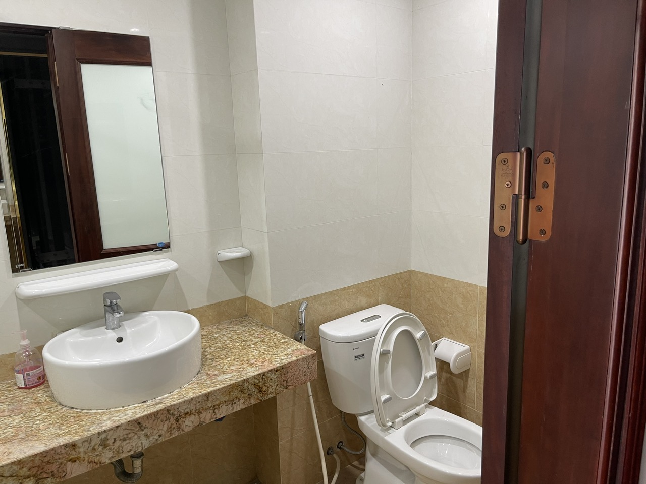 Mình cho thuê nhà mới, hai đường đi, Thái Hà; vỉa hè 96m2* 5T- 28 Tr