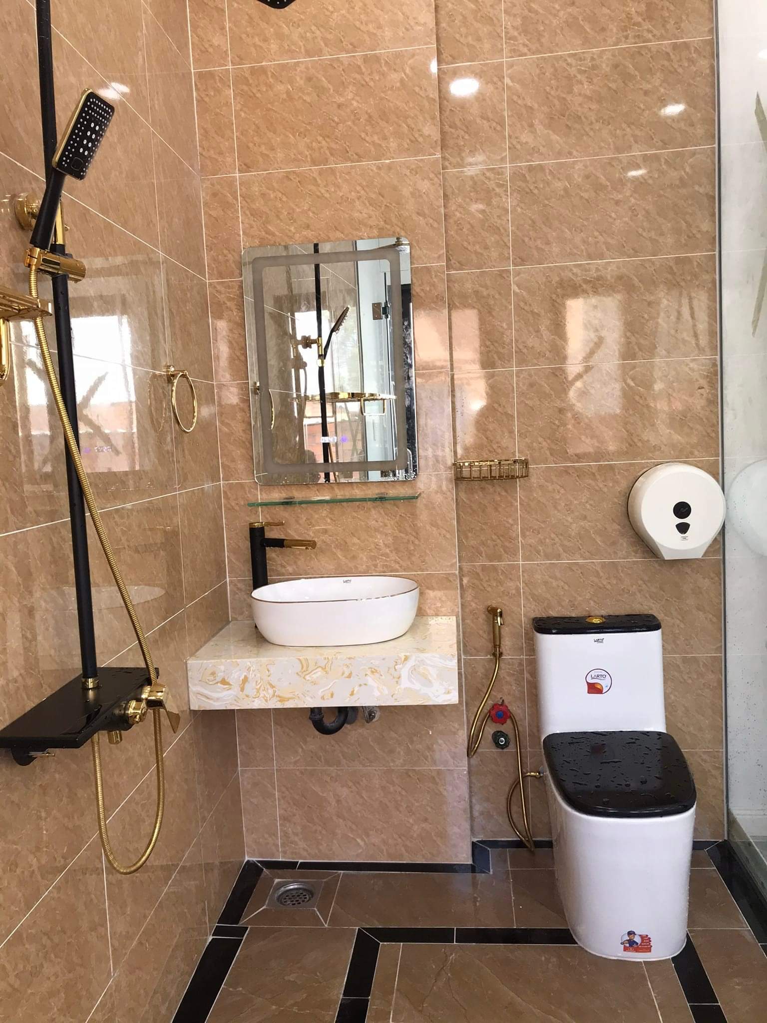 Mình cho thuê nhà đẹp, căn góc, Nguyễn Thị Định, 96m2x 4T vỉa hè 30 Tr