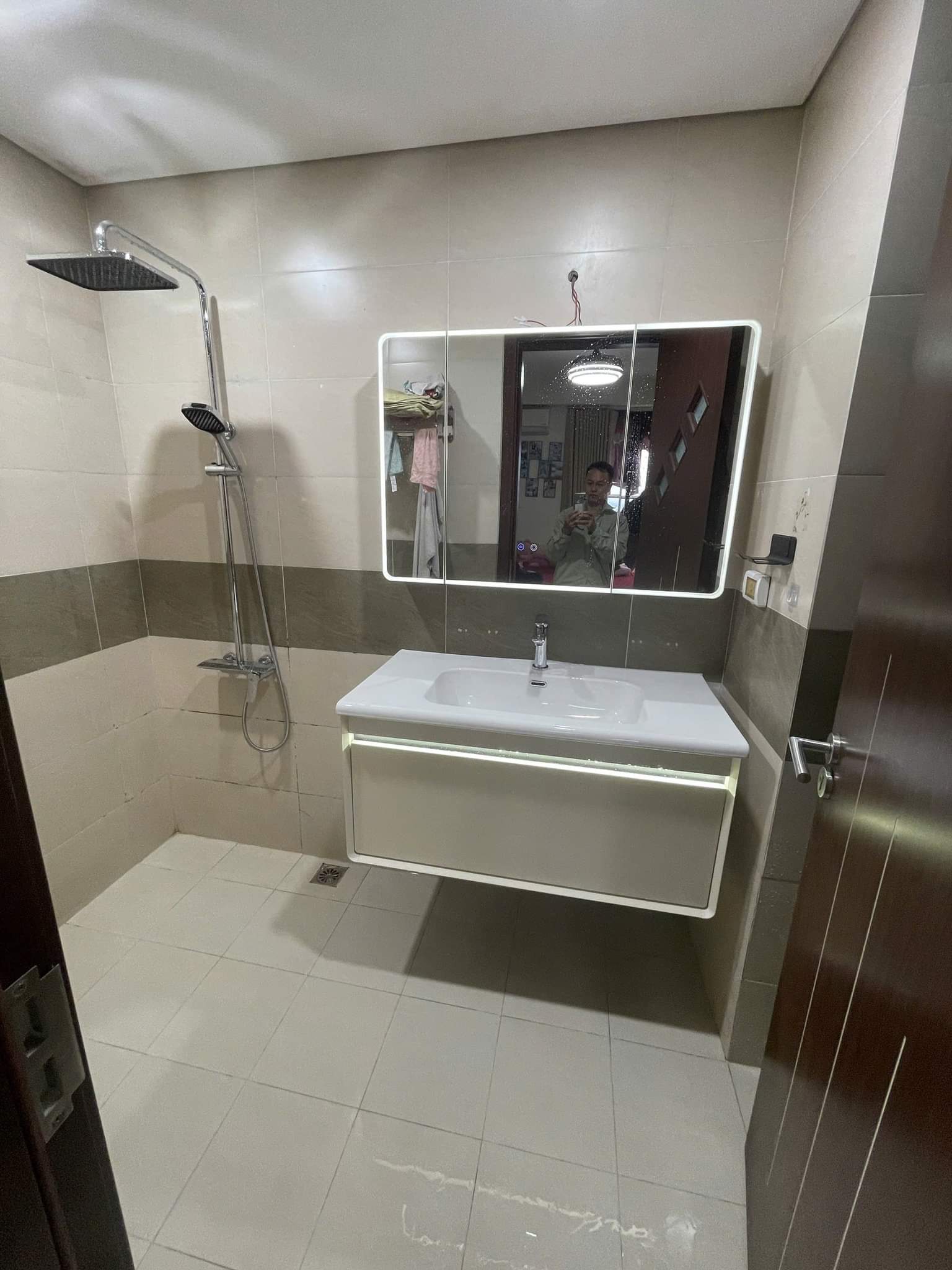 Mình cho thuê nhà hai cửa đi, mới, Trúc Bạch; vỉa hè 102m2* 4T- 30 Tr