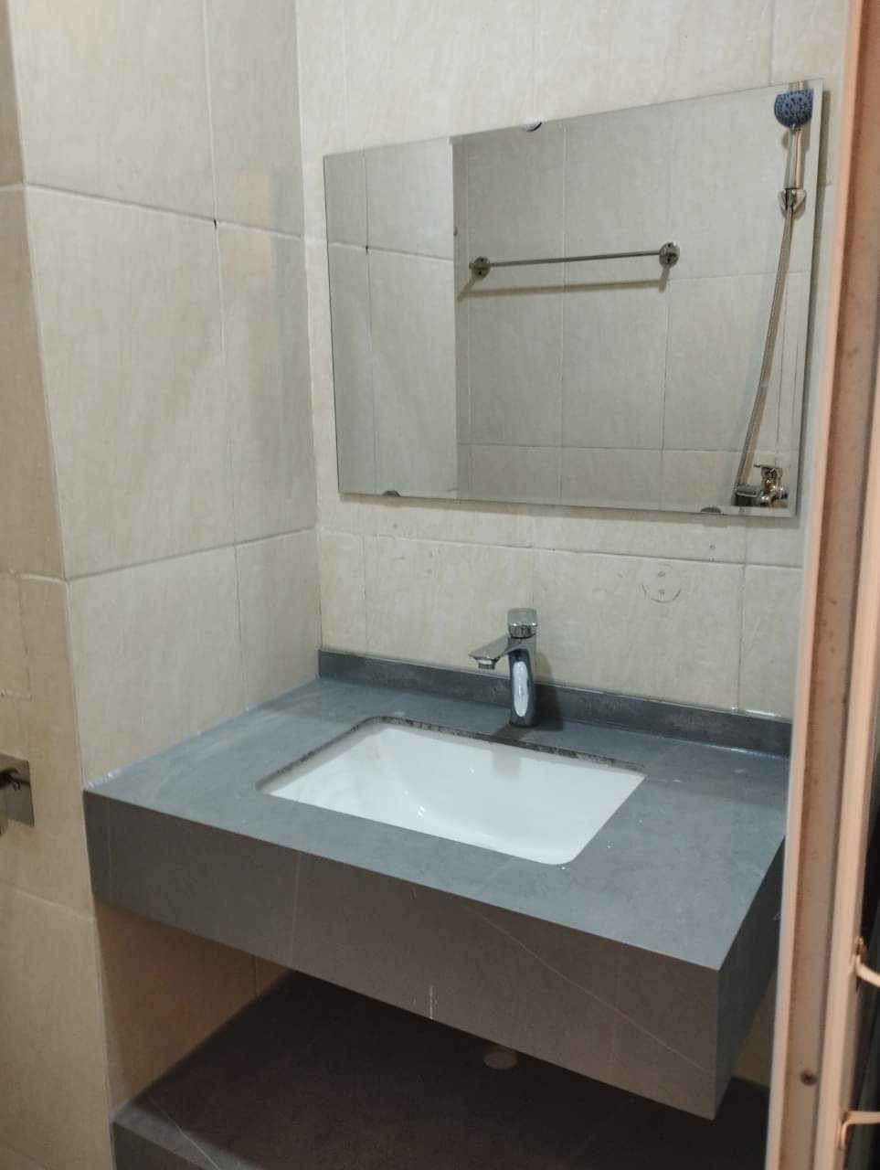 Mình cho thuê nhà mới, căn góc, Tôn Đức Thắng; vỉa hè 108m2* 5T- 30 Tr