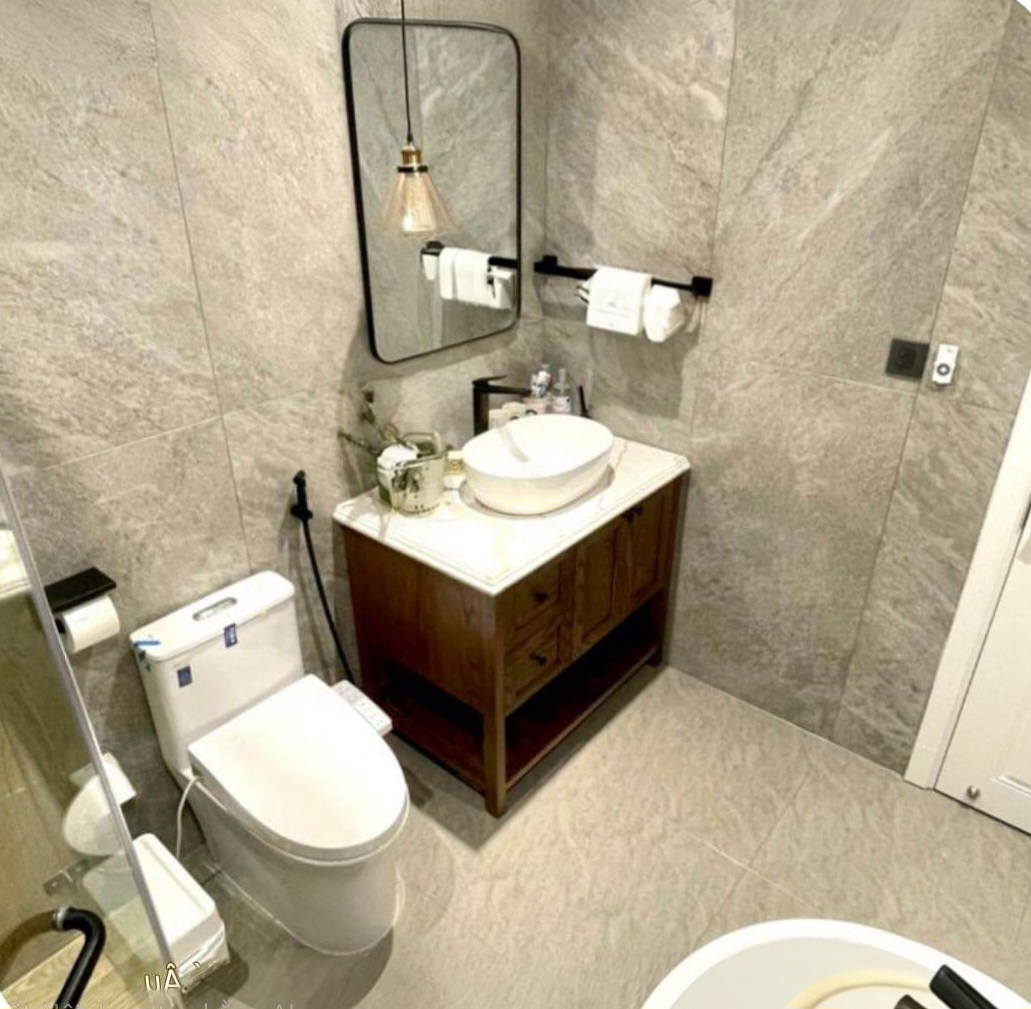 Nhà mình cho thuê nhà mới, hai cửa đi, 101m2_ 5T; vỉa hè, Đội Cấn-35 Tr