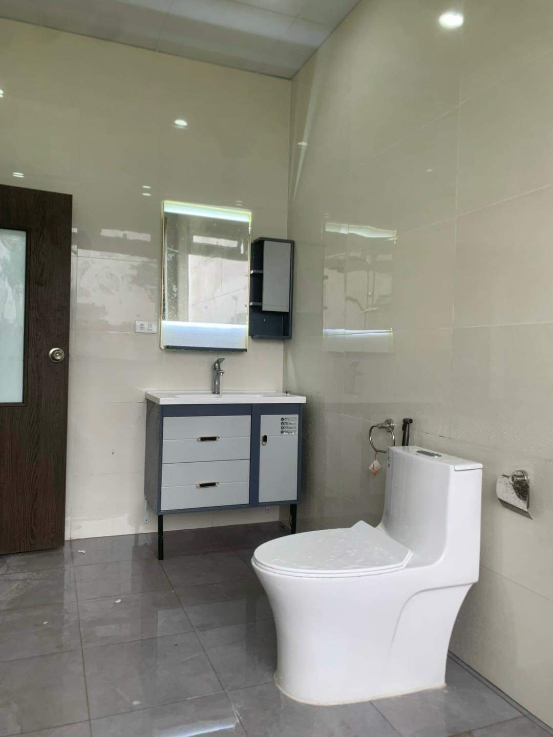 Tôi cho thuê nhà mới, hai đường đi ,vỉa hè, 111m2- 5T, Võ Thị Sáu_33 Tr