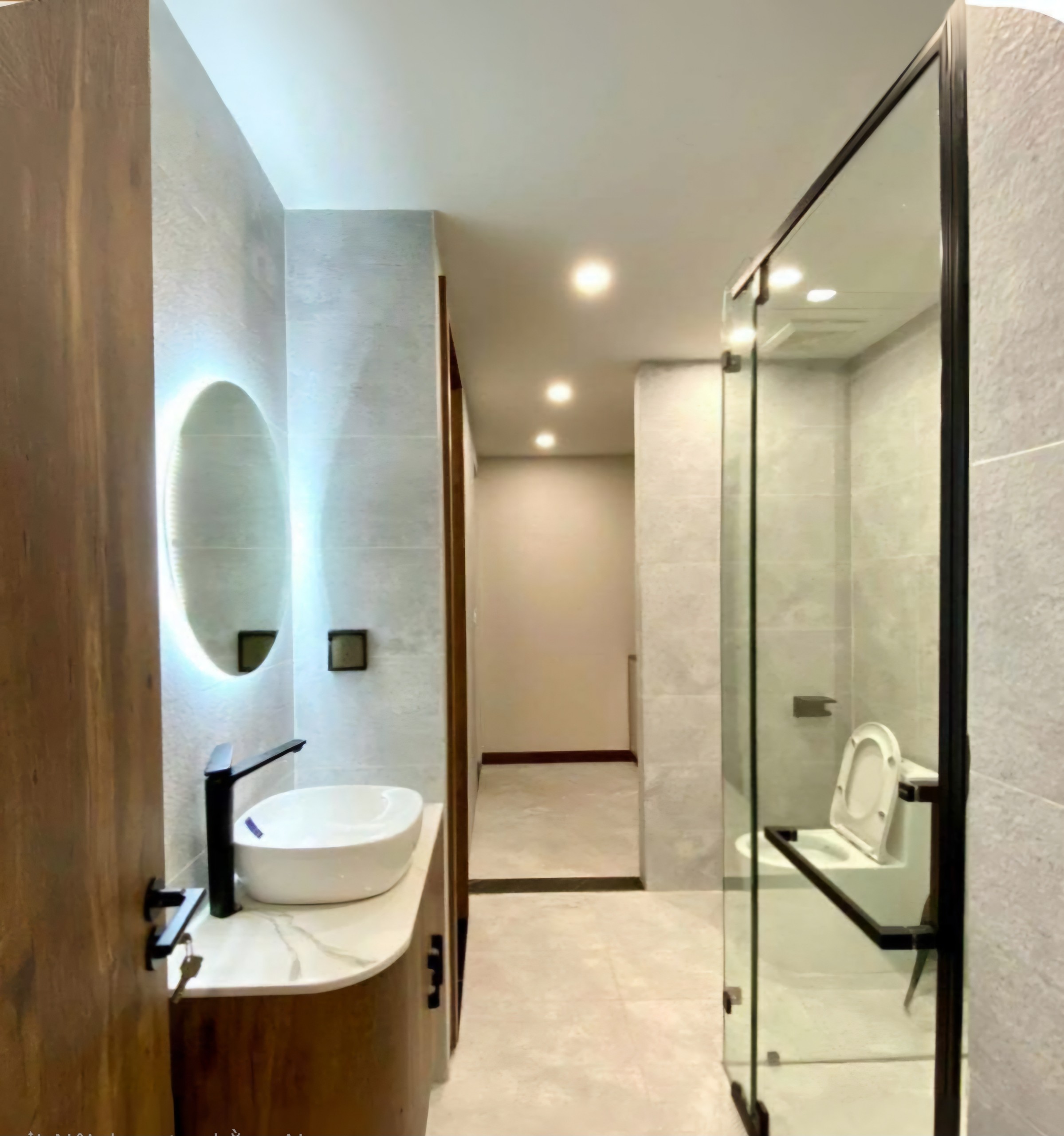 Cho thuê nhà mới, căn góc, thang máy, 121m2_ 5T; vỉa hè, Thái Hà-49 Tr