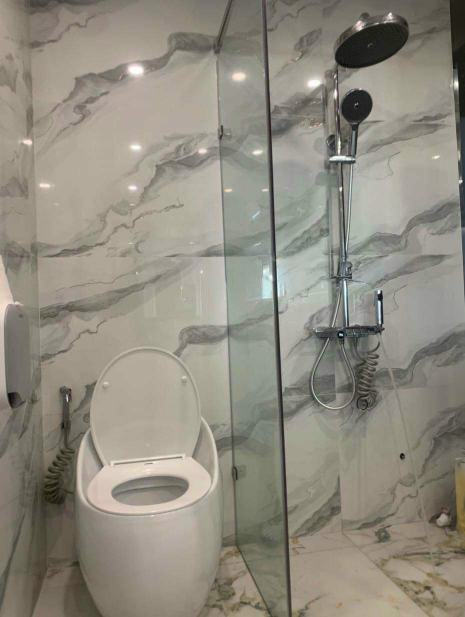 Cho thuê nhà hai cửa đi, Đào Tấn, thang máy; vỉa hè 120m2* 4T- 48 Tr