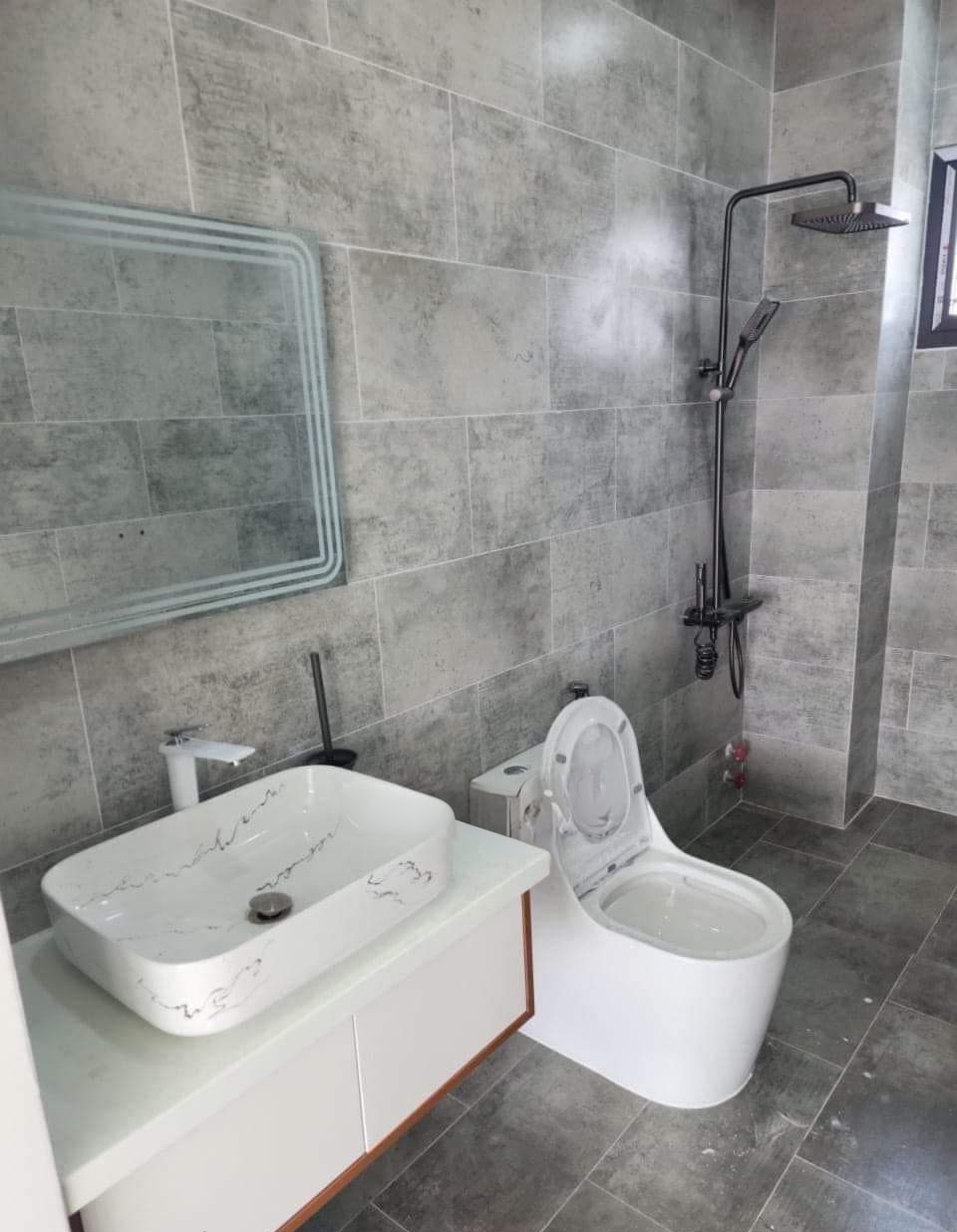 Cho thuê nhà mới, hai mặt tiền, Trần Nhân Tông, 101m2x 4T vỉa hè 33 Tr