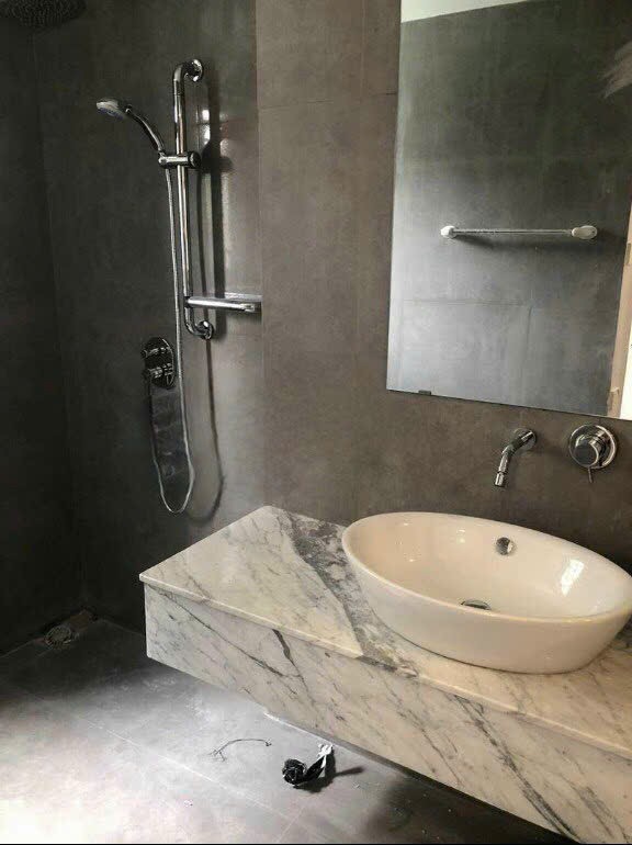 Cho thuê nhà hai cửa đi, mới, thang máy, 103m2_ 4T; vỉa hè, Lò Đúc-32 Tr