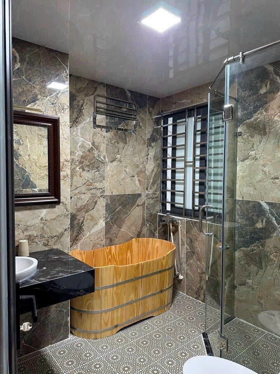 Mình cho thuê nhà mới, hai mặt tiền, Thụy Khuê, 110m2x 4T vỉa hè 30 Tr