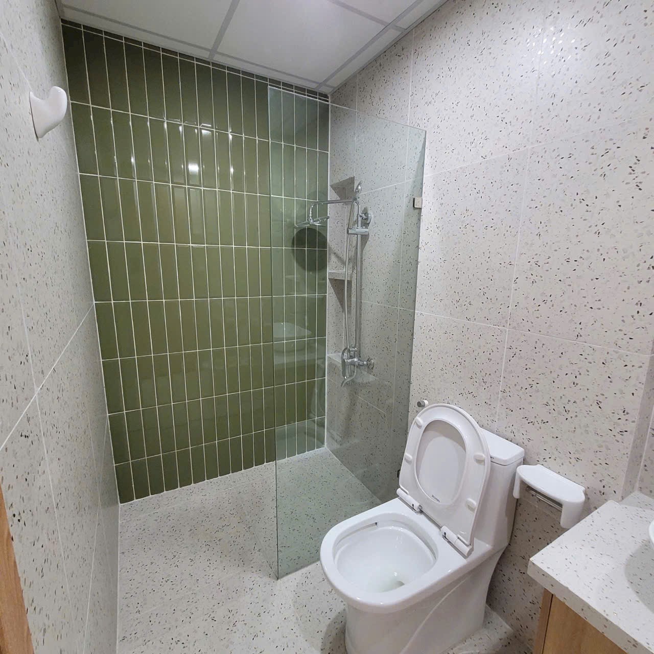 Mình cho thuê nhà mới, hai cửa đi, 101m2_ 5T; vỉa hè, Minh Khai-30 Tr