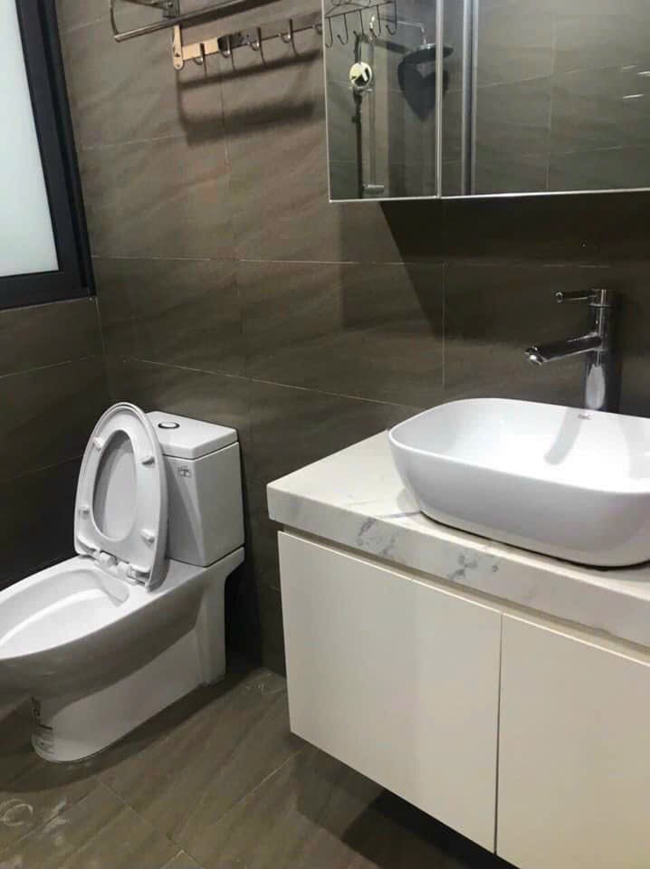 Mình cho thuê nhà lô góc, mới, Nguyễn Chánh; vỉa hè 103m2* 5T- 30 Tr