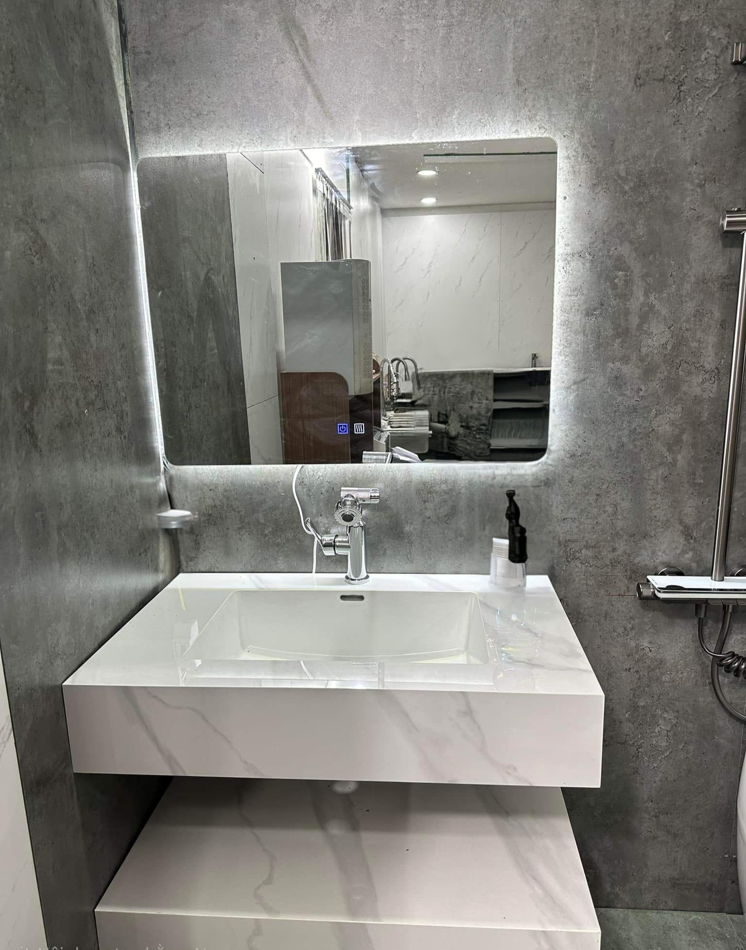 Cho thuê Nhà hàng, VP, KD, thang máy, 121m2- 5T, Hoàng Quốc Việt_45 Tr