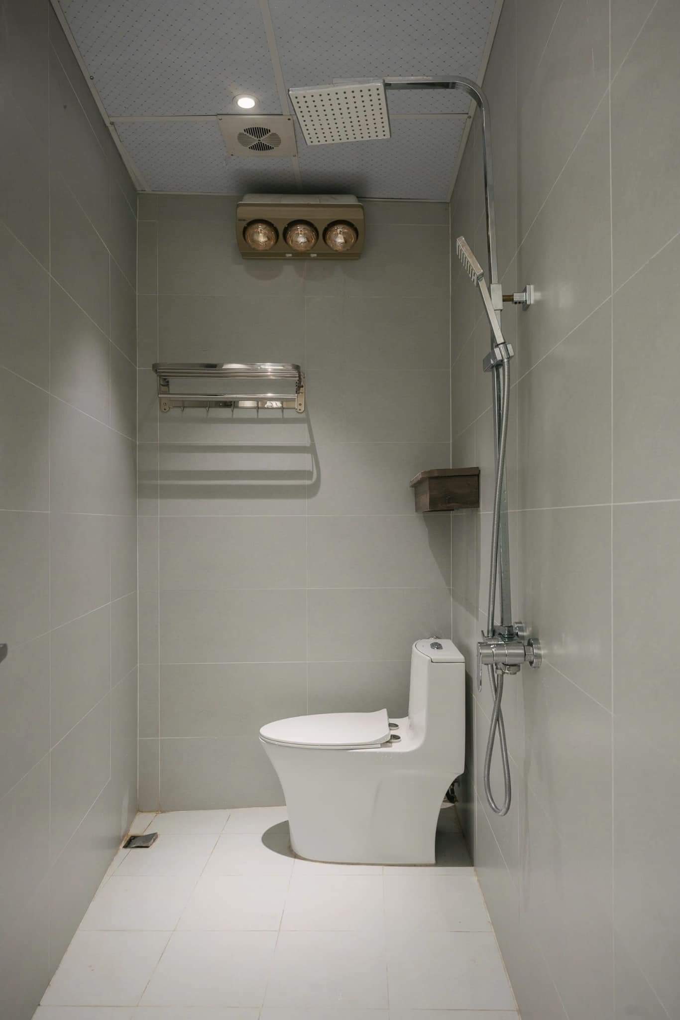 Cho thuê Nhà VP, Nhà Hàng, KD, Hoàng Cầu, 102m2x 5T vỉa hè 31 Tr