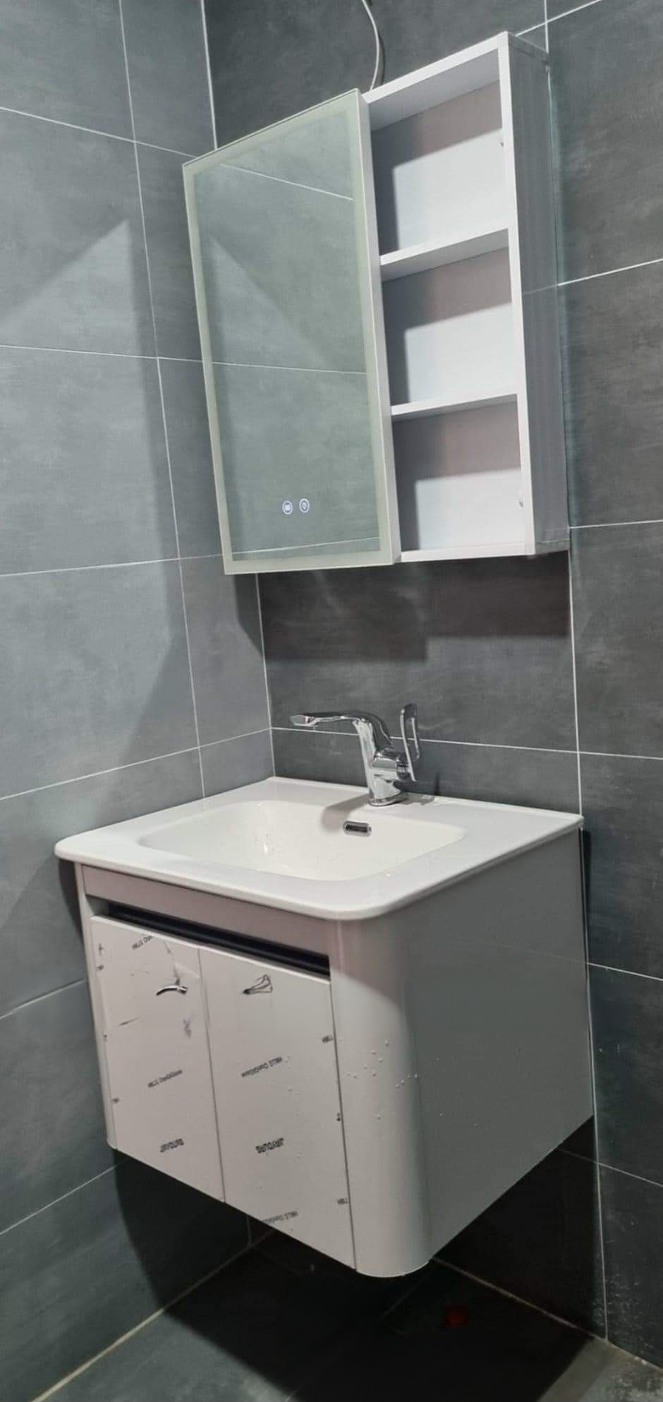 Nhà tôi cho thuê Nhà căn góc, mới, Thái Thịnh; vỉa hè 107m2* 4T- 30 Tr