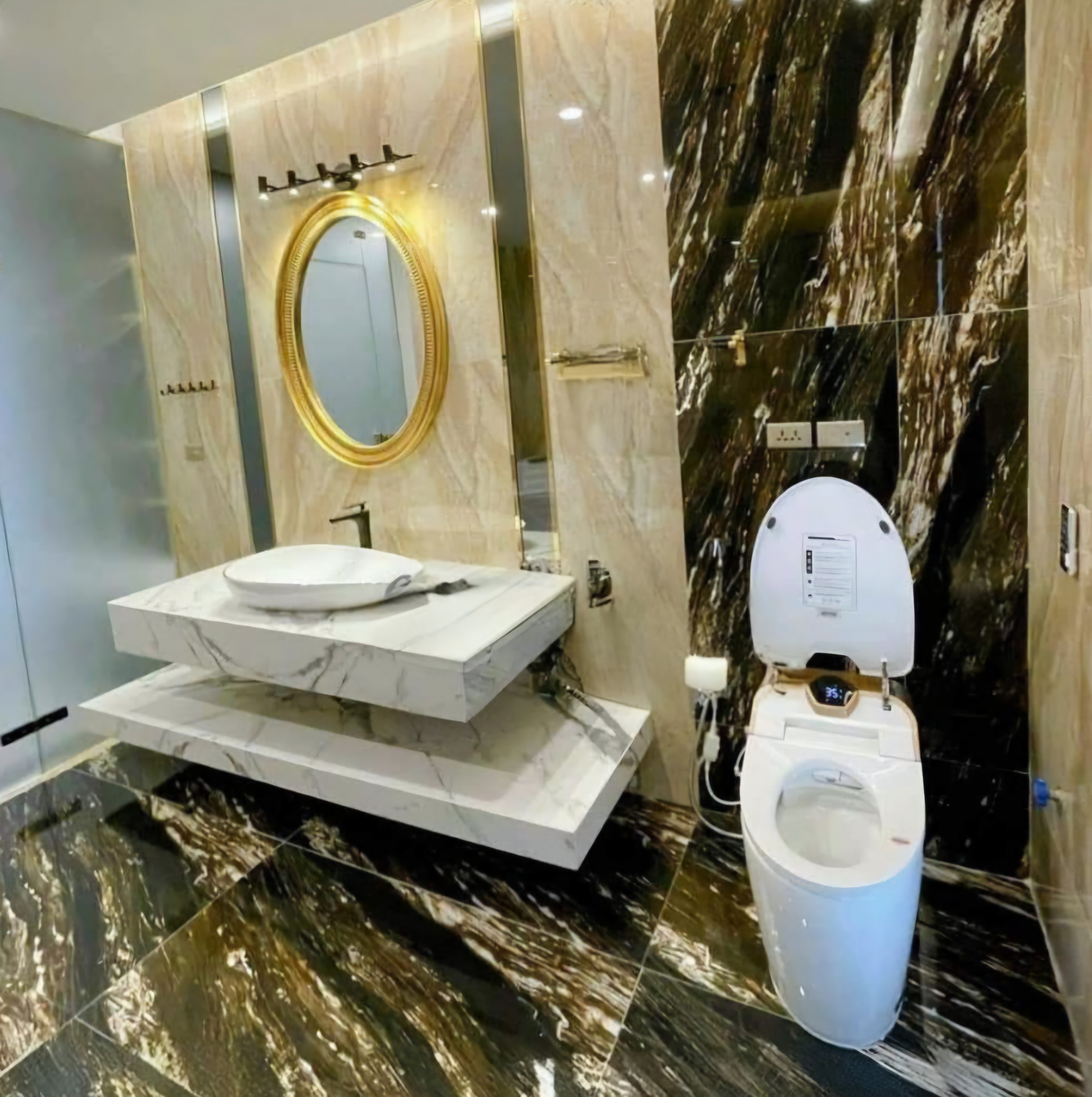 Tôi cho thuê nhà mới, hai cửa đi, 102m2_ 5T; vỉa hè, Minh Khai-32 Tr