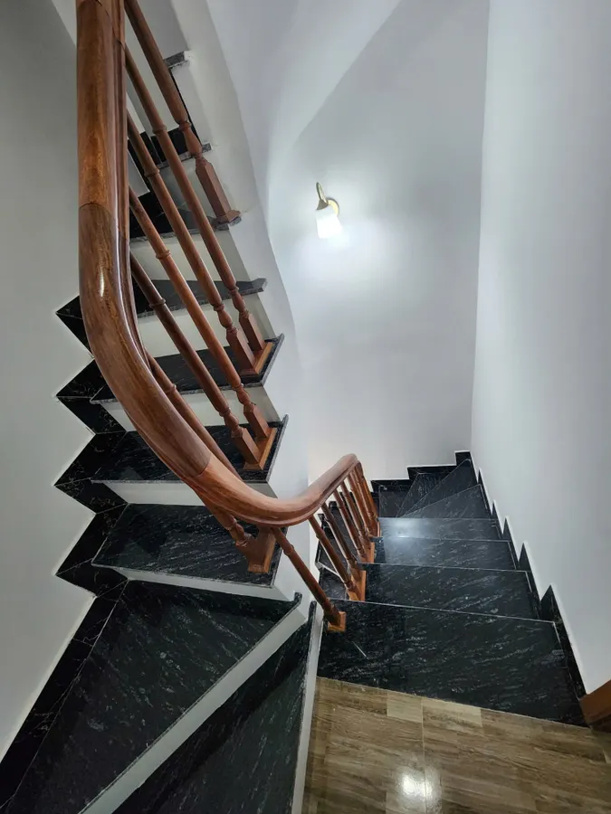 Bán Nhà Đội Cấn 23m2. 5 tầng. mặt tiền 3.3m. giá 7.85 Tỷ Ba Đình Hà Nội