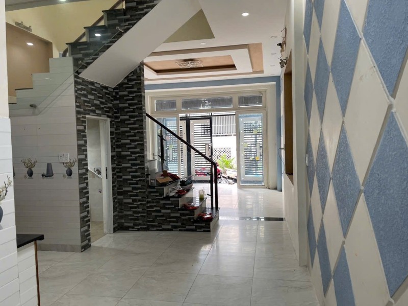 Bán nhà 3 tầng, 3PN,  đường Số 8, Linh Xuân, Thủ Đức, TP HCM. DT 60m2, Sổ hồng, giá 4.85  tỷ.