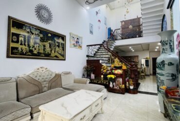 Bán nhà mặt phố Q.2, P. Cát Lái, đường Số 10, DT 162m2, 3 tầng, 4PN. Sổ hồng, giá 18.7 tỷ.
