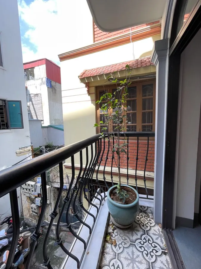 Bán Nhà Ngõ Kiến Thiết 26m2. 5 tầng. mặt tiền 4.5m. giá 8.2 tỷ Hai Bà Trưng Hà Nội