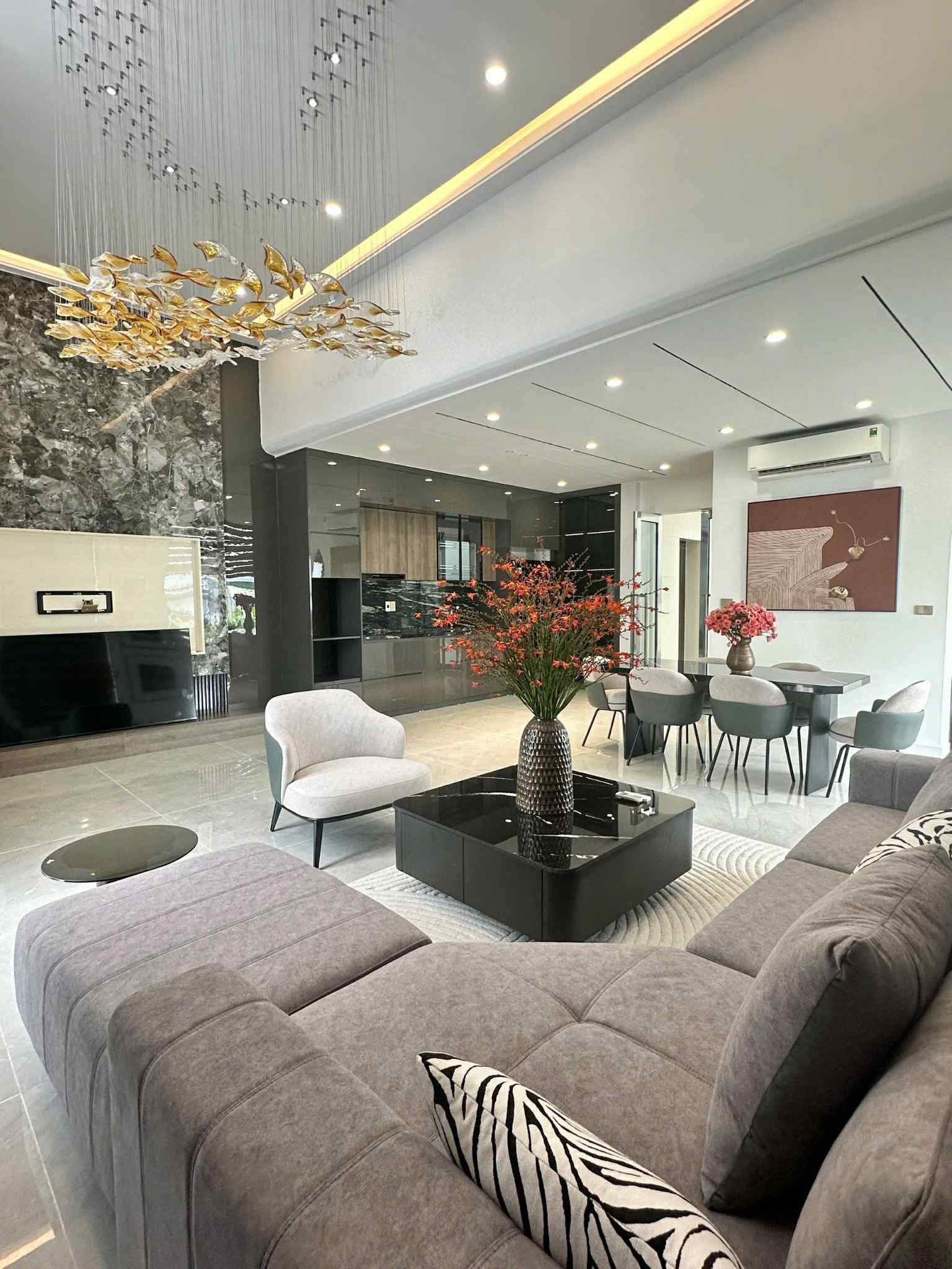 Bán căn biệt thự 90m Tân Mai, Hoàng Mai, mặt ngõ ô tô tránh, kinh doanh, hai thoáng trước sau, gần ngay Hồ Đền Lừ, không gian sống vô cùng tuyệt vời