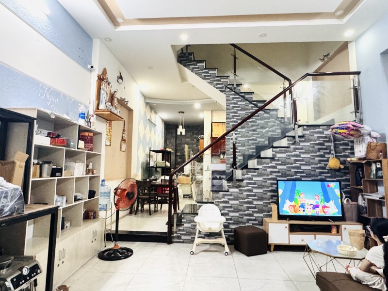 Bán nhà 3 tầng, 3PN,  đường Số 8, Linh Xuân, Thủ Đức, TP HCM. DT 60m2, Sổ hồng, giá 4.85  tỷ.