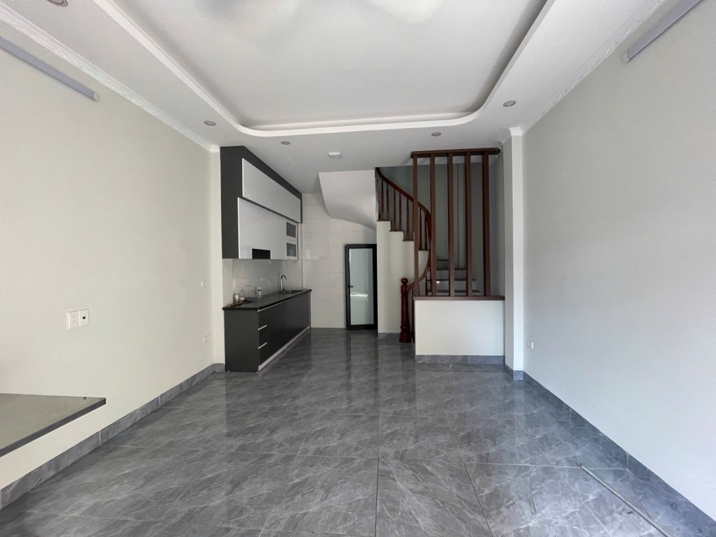 Bán 35m2 nhà 5 tầng Đại Cát- Liên Mạc ngõ thông Ô TÔ đỗ cửa- Kinh doanh