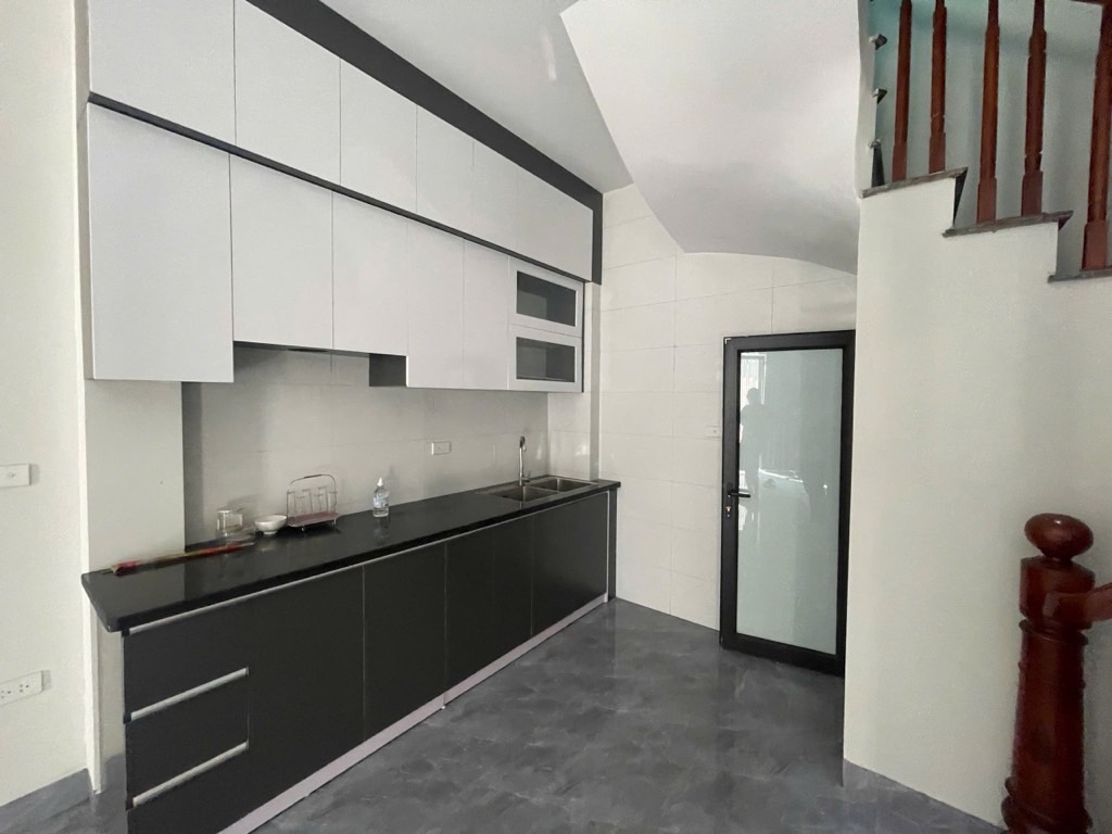 Bán 35m2 nhà 5 tầng Đại Cát- Liên Mạc ngõ thông Ô TÔ đỗ cửa- Kinh doanh