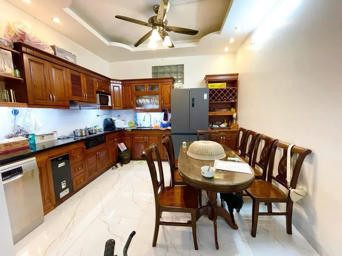 Bán Nhà Hoàng Hoa Thám 43m2. 5 tầng. mặt tiền 3.9m. giá 9.4 Tỷ Ba Đình Hà Nội