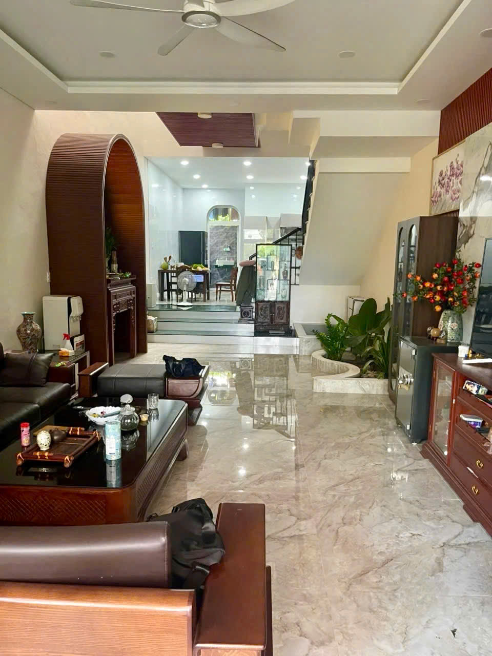 Bán nhà kiên cố 3 tầng Hòa Xuân đối diện công viên xanh mát