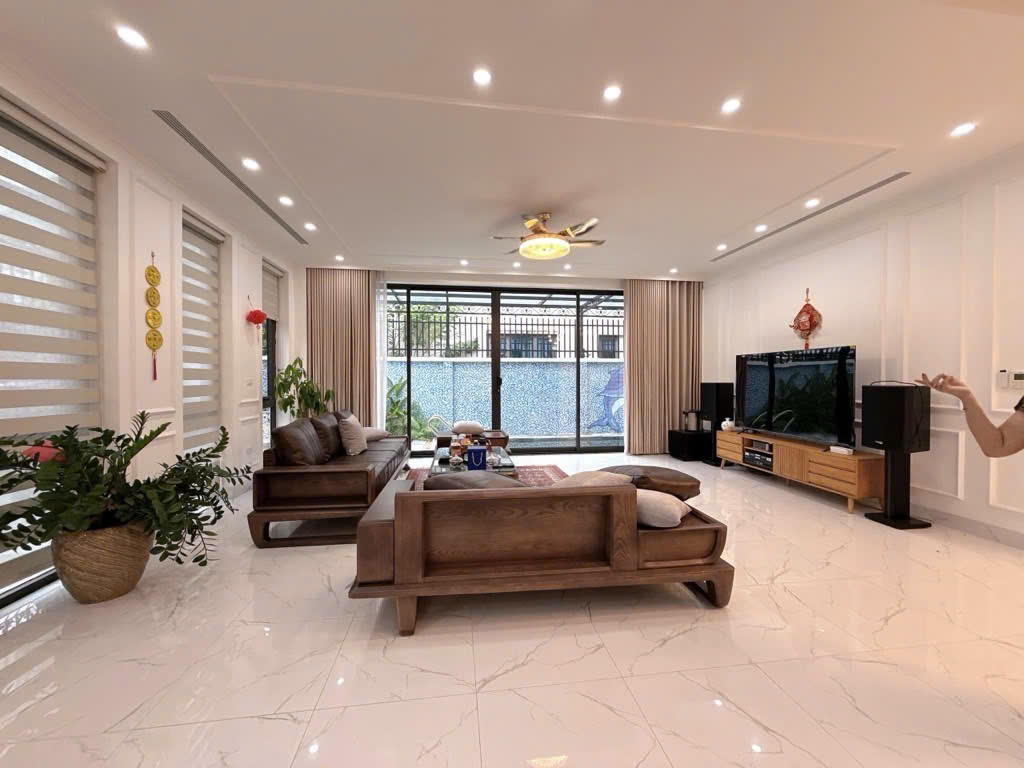 Hiếm! Bán toà văn phòng Đặng Văn Ngữ, view Hồ Đắc Di, Đống Đa DT 110m2, MT 7m, ô tô, kinh doanh sầm uất