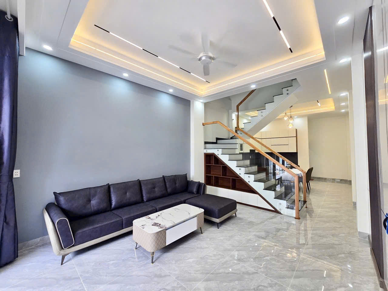 Bán nhà 3 Tầng Trung Tâm Biên Hòa,SHR hoàn công,đường 2 ô tô,gần Cầu Hang