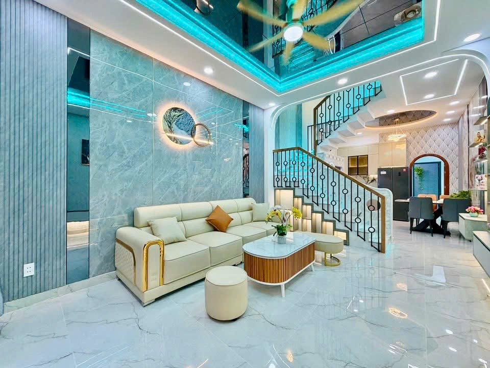 4.1❌14m, NHÀ BÁN 3 TẦNG, HXH, 4Pn, PHẠM VĂN BẠCH, P15 TÂN BÌNH, 6 TỶ HƠN