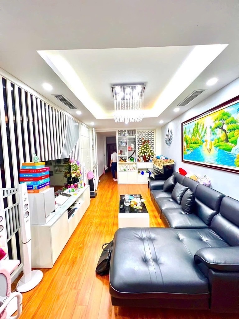 PHÙNG CHÍ KIÊN 60M-19 TỶ,PHÂN LÔ,Ô TÔ ĐÕ CỬA,TƯƠNG LAI MẶT PHỐ,2 THOÁNG,DÂN XÂY,FULL NỘI THẤT